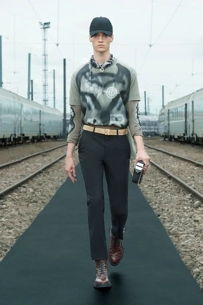 Look 3